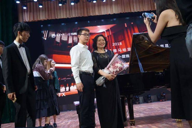 张芳、冯子祥钢琴音乐会
