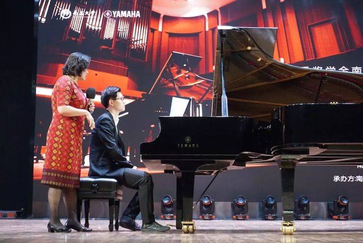 张芳、冯子祥钢琴音乐会