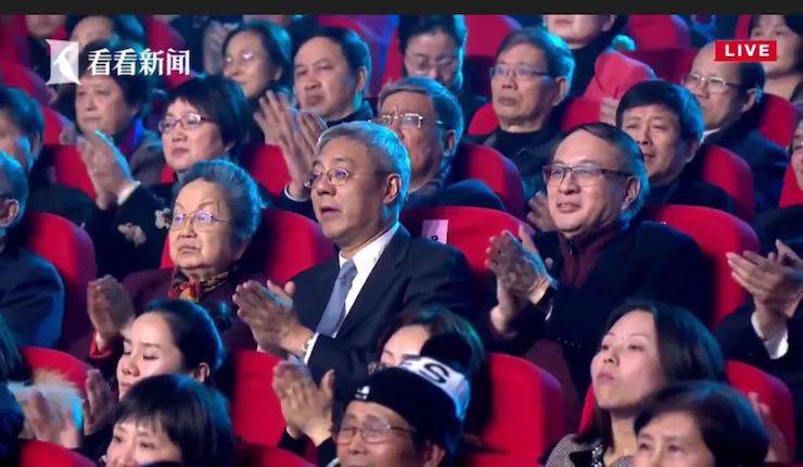 主持界泰斗叶惠贤力赞壹定发未来艺术家刘明康：“很难相信，这么悠扬的琴声出自一位自闭症少年的手里！”
